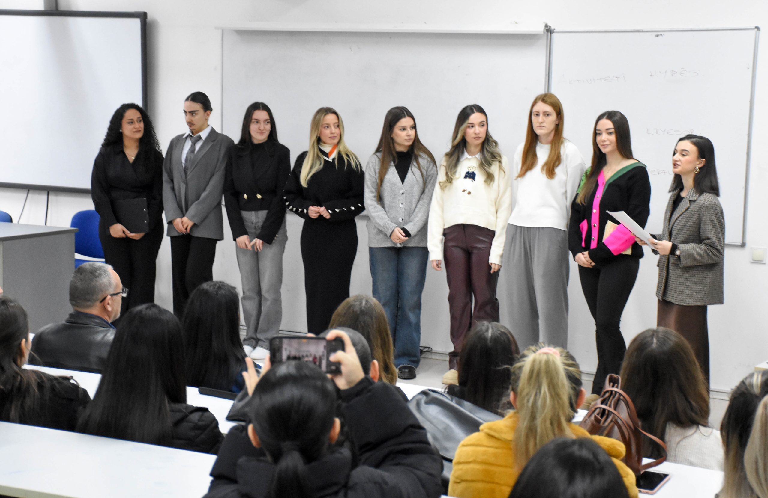 Në Universitetin e Tetovës u organizua teatër edukativ   aktivitet i projektit  Promovimi i mjedisit të sigurt shkollor 