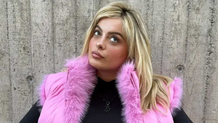 bebe-rexha-mahnit-me-floket-roze-dhe-veshjen-provokuese