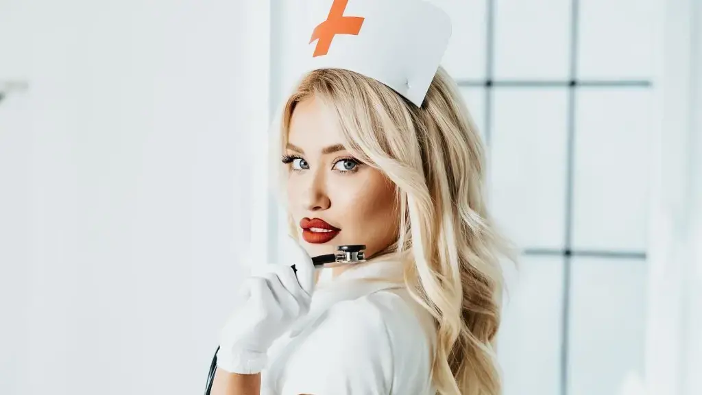 Dea Mishel  magjia e perëndimit të diellit në buzë të detit