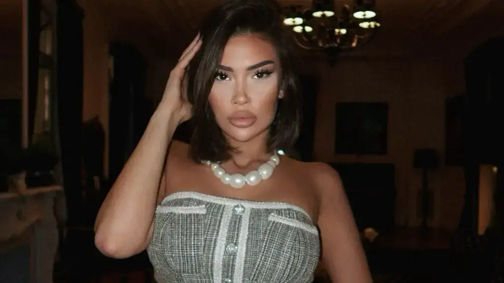 gloria-mahnit-me-fustan-mbreteror-mes-aventures