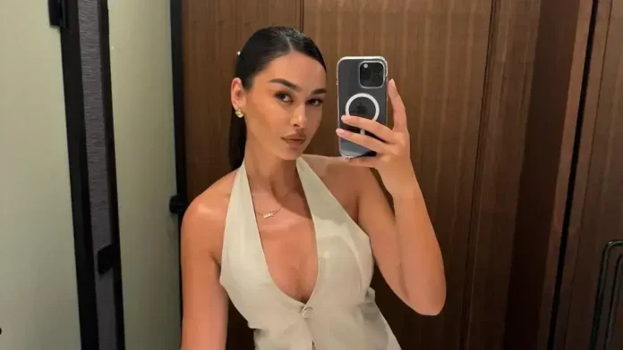 adrola-shkelqen-me-elegance-te-bardhe-ne-daljen-e-saj-te-fundit