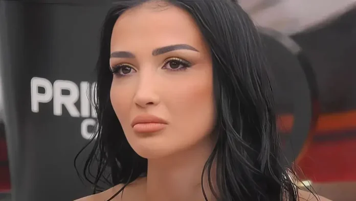 xheneta-rremben-vemendjen-me-fustanin-e-zi-elegant