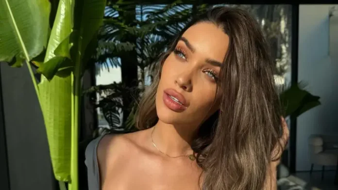 melinda-terheq-vemendjen-me-bikini-dhe-format-e-saj-perfekte-ne-plazh