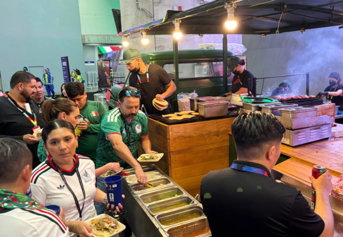 rx82tvukam-foto-cenite-na-svetskoto-prvenstvo-povtorno-predizvikaa-bura-od-reakcii-pivo-vo-meksiko-siti-cini-kolku-edna-dnevnica