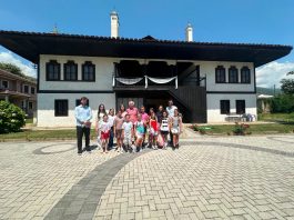 “Tetova n’festë”: Fëmijët e mërgatës zbulojnë vlerat historike dhe kulturore të Tetovës