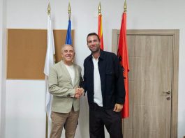 Kryetari Mendi Qyra pret futbollistin Pajtim Kasami: Diskutohet nisma për hapjen e një akademie futbolli në Strugë